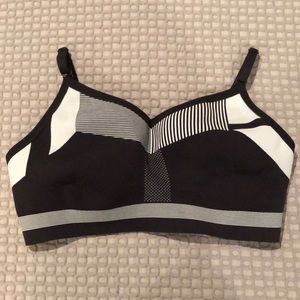 Nike flyknit sports bra